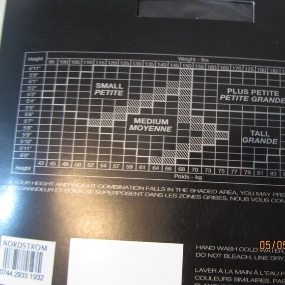 DONNA KARAN SIGNATURE SANDALFOOT BLACK HOSE SIZE SMALL TIGHTS PANTYHOSE - Picture 6 of 8